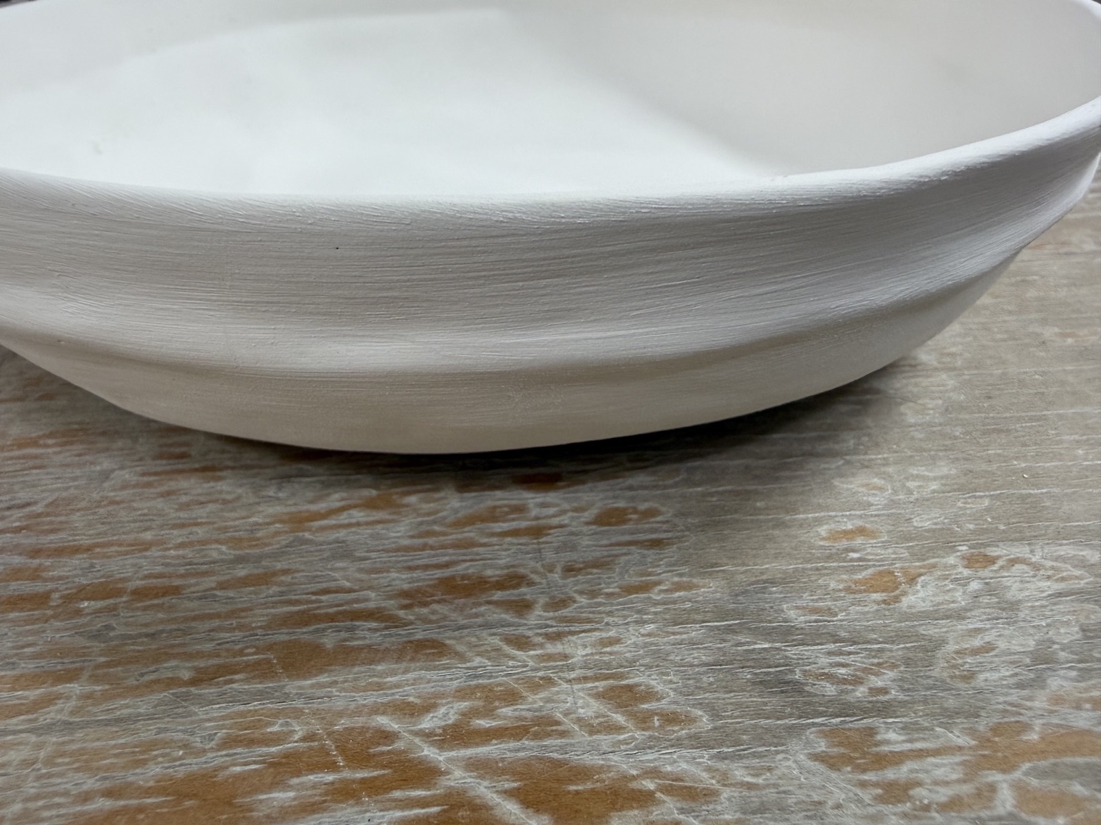 Close-up of a serving bowl rim and throwing lines